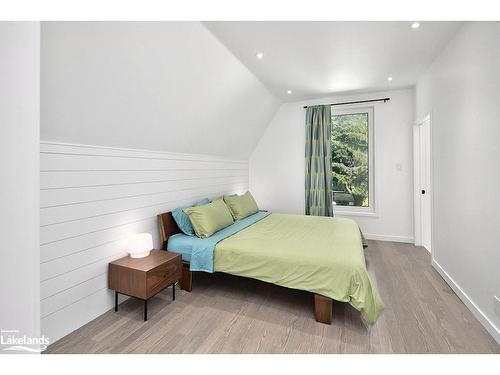 323 Maple Street, Collingwood, ON - Indoor Photo Showing Bedroom