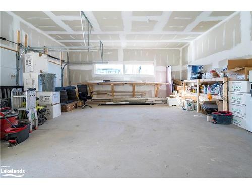 116 Sladden Court, The Blue Mountains, ON - Indoor Photo Showing Garage