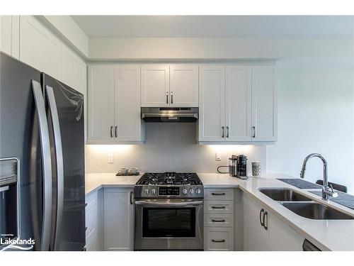 18 Little River Crossing, Wasaga Beach, ON - Indoor Photo Showing Kitchen With Double Sink With Upgraded Kitchen