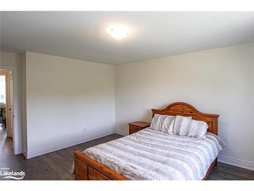 18 Little River Crossing, Wasaga Beach, ON - Indoor Photo Showing Bedroom