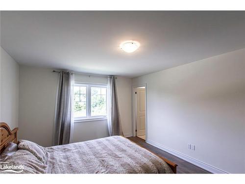 18 Little River Crossing, Wasaga Beach, ON - Indoor Photo Showing Bedroom