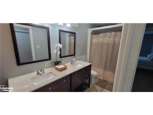 4-349 King Street, Midland, ON - Indoor Photo Showing Bathroom