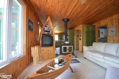 10365 Rabbit Lake, Temagami, ON - Indoor Photo Showing Living Room