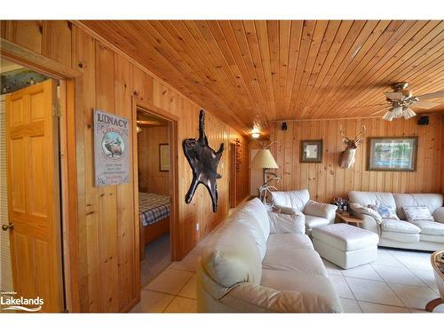 10365 Rabbit Lake, Temagami, ON - Indoor Photo Showing Living Room
