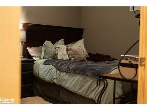 2776 Muskoka Road 117, Baysville, ON - Indoor Photo Showing Bedroom