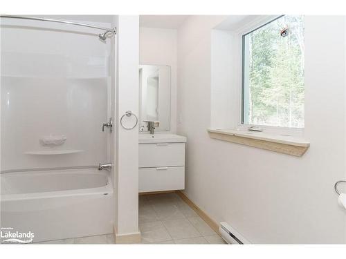 2776 Muskoka Road 117, Baysville, ON - Indoor Photo Showing Bathroom