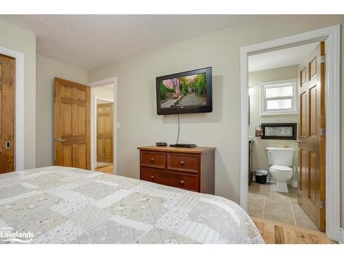 116-4-1052 Rat Bay Road, Lake Of Bays (Twp), ON - Indoor Photo Showing Bedroom