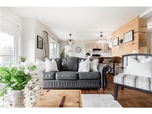 7 Gershom Street, Singhampton, ON - Indoor Photo Showing Living Room
