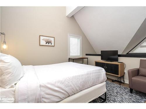 810-796468 19 Grey Road, The Blue Mountains, ON - Indoor Photo Showing Bedroom