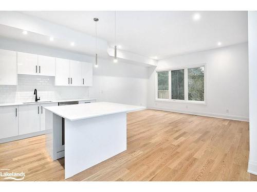 23 Waterview Lane, Thornbury, ON - Indoor Photo Showing Kitchen With Upgraded Kitchen