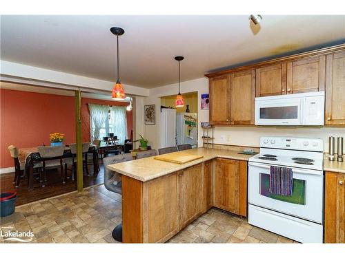 16 Bridge Street, Baysville, ON - Indoor Photo Showing Kitchen