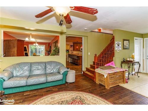 16 Bridge Street, Baysville, ON - Indoor Photo Showing Living Room