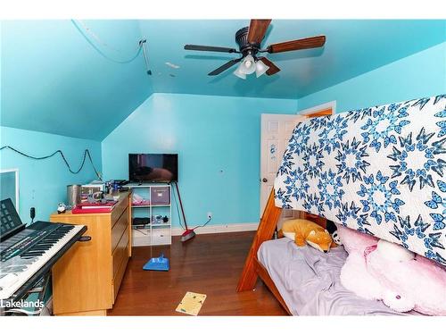 16 Bridge Street, Baysville, ON - Indoor Photo Showing Bedroom