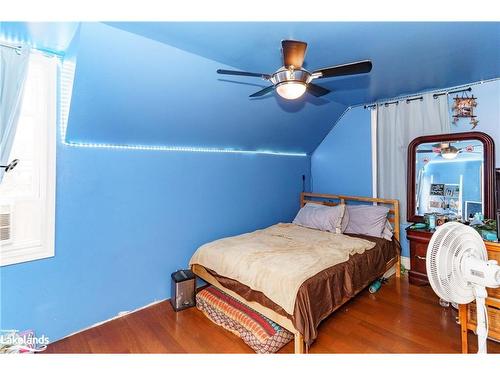 16 Bridge Street, Baysville, ON - Indoor Photo Showing Bedroom