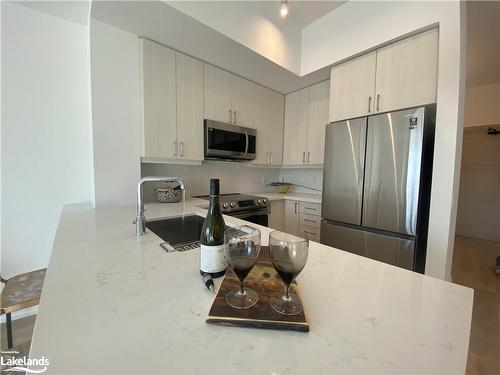 321-1 Hume Street, Collingwood, ON - Indoor Photo Showing Kitchen With Stainless Steel Kitchen With Upgraded Kitchen