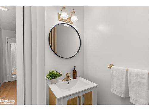 4428 Kawagama Lake Road, Dorset, ON - Indoor Photo Showing Bathroom