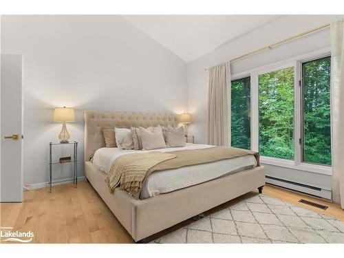 4428 Kawagama Lake Road, Dorset, ON - Indoor Photo Showing Bedroom