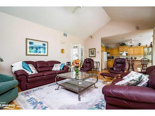 110 Aberdeen Court, The Blue Mountains, ON - Indoor Photo Showing Living Room