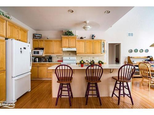 110 Aberdeen Court, The Blue Mountains, ON - Indoor Photo Showing Kitchen