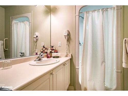 110 Aberdeen Court, The Blue Mountains, ON - Indoor Photo Showing Bathroom