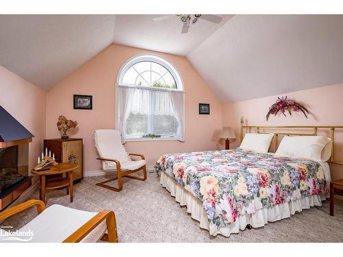 110 Aberdeen Court, The Blue Mountains, ON - Indoor Photo Showing Bedroom