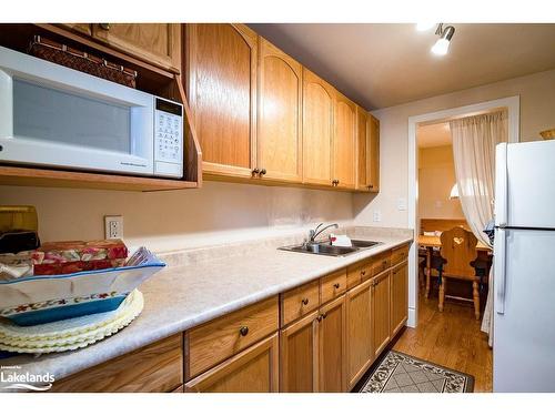 110 Aberdeen Court, The Blue Mountains, ON - Indoor Photo Showing Kitchen With Double Sink