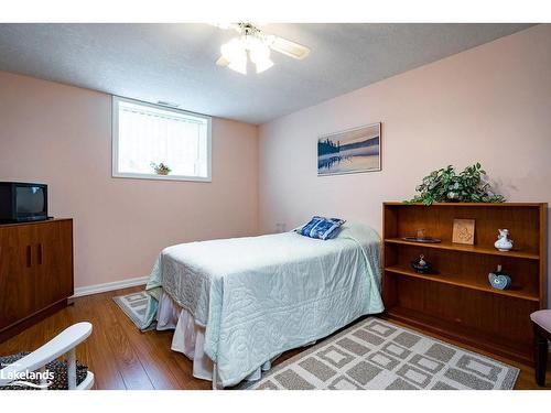 110 Aberdeen Court, The Blue Mountains, ON - Indoor Photo Showing Bedroom