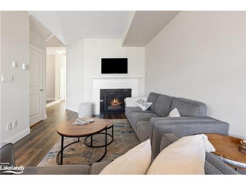 126 Courtland Street, The Blue Mountains, ON - Indoor Photo Showing Living Room With Fireplace