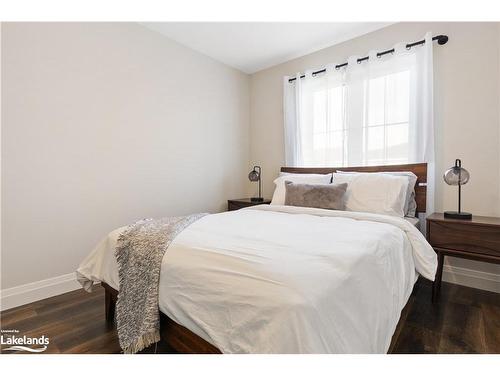 126 Courtland Street, The Blue Mountains, ON - Indoor Photo Showing Bedroom