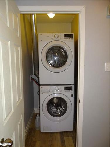 28 Fox Run, Barrie, ON - Indoor Photo Showing Laundry Room