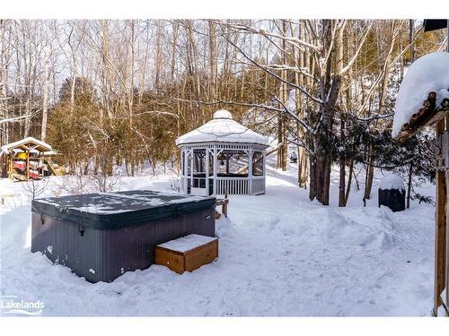 9450 County Road 9, Clearview, ON - Outdoor With Backyard
