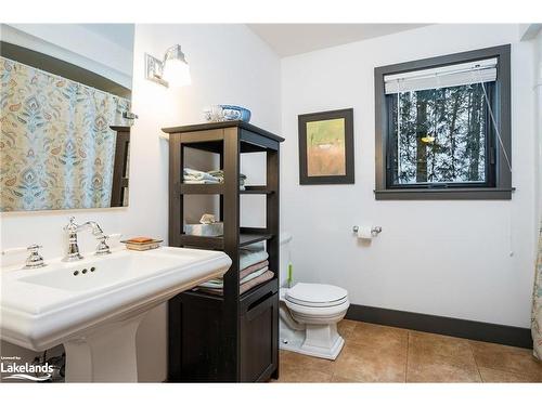 9450 County Road 9, Clearview, ON - Indoor Photo Showing Bathroom