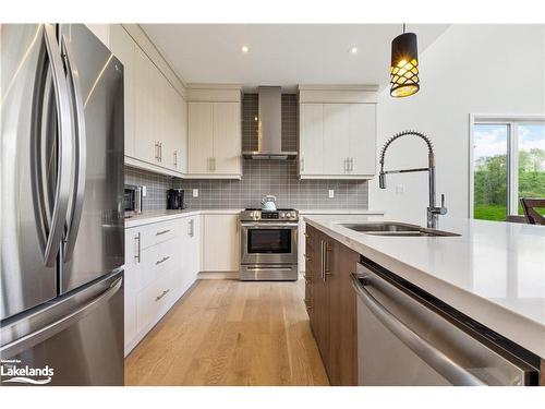 115 Stillwater Crescent, The Blue Mountains, ON - Indoor Photo Showing Kitchen With Double Sink With Upgraded Kitchen