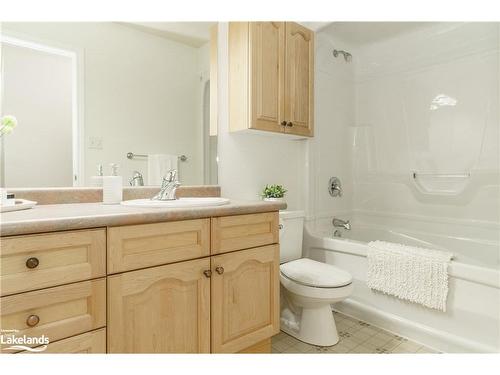 210-24 Ontario Street, Bracebridge, ON - Indoor Photo Showing Bathroom