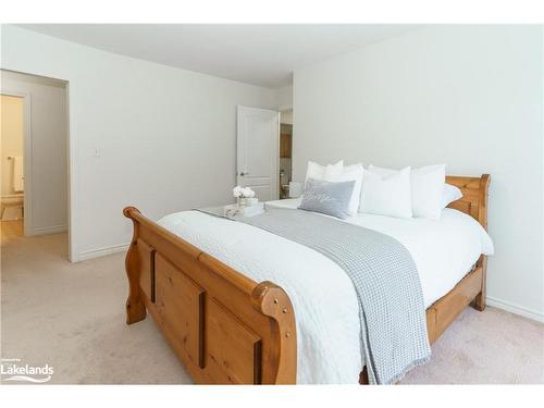 210-24 Ontario Street, Bracebridge, ON - Indoor Photo Showing Bedroom