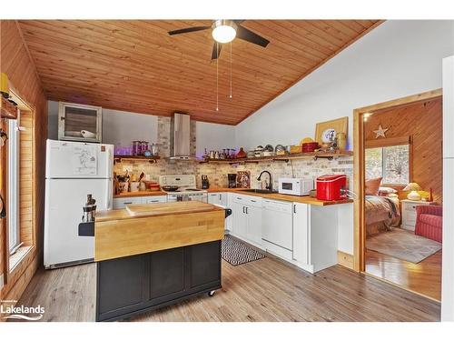 8806 Go Home Lake Shore, Georgian Bay Twp, ON - Indoor Photo Showing Kitchen