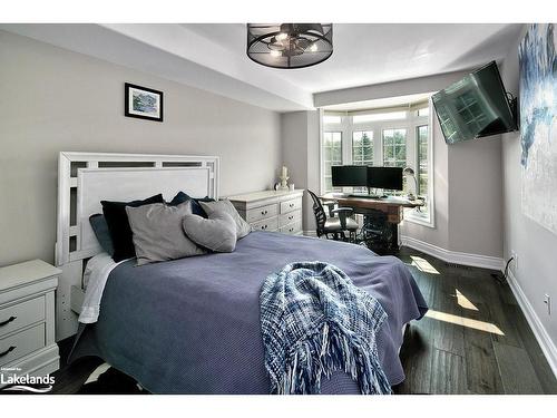 5-209707 26 Highway, The Blue Mountains, ON - Indoor Photo Showing Bedroom