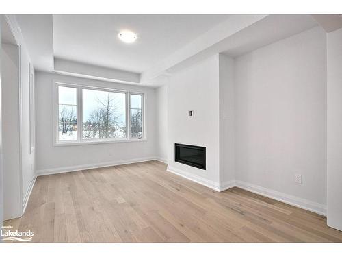 5-11 Bay Street E, Thornbury, ON - Indoor Photo Showing Other Room