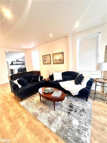 22 St. Paul Street, Collingwood, ON - Indoor Photo Showing Living Room