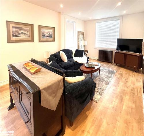 22 St. Paul Street, Collingwood, ON - Indoor Photo Showing Living Room