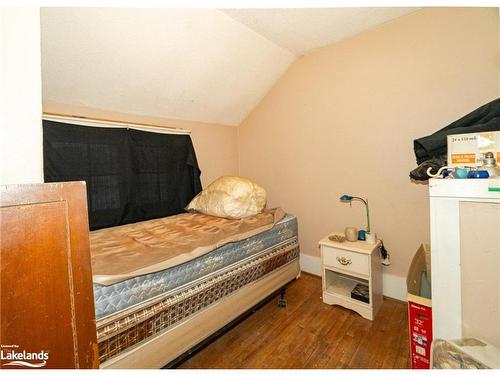 35 Copeland Street, Burk'S Falls, ON - Indoor Photo Showing Bedroom
