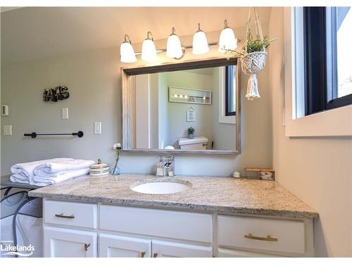 1894 Marchmont Road, Severn, ON - Indoor Photo Showing Bathroom