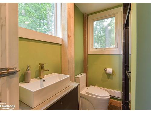 1894 Marchmont Road, Severn, ON - Indoor Photo Showing Bathroom