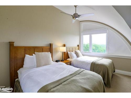 T202 (B2/C1)-1869 Muskoka Road 118 W, Muskoka Lakes, ON - Indoor Photo Showing Bedroom