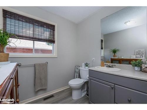 215 Margaret Street, Midland, ON - Indoor Photo Showing Bathroom