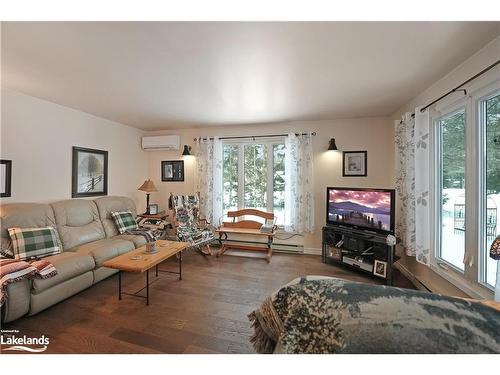 1014 Sophia Road, Wilberforce, ON - Indoor Photo Showing Living Room