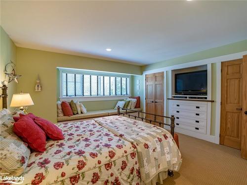 1020 Birch Glen Villa 12 Week 4 Road, Baysville, ON - Indoor Photo Showing Bedroom