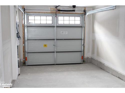 32 Winters Crescent, Collingwood, ON - Indoor Photo Showing Garage