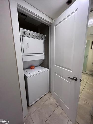5105-5107-9 Harbour Street E, Collingwood, ON - Indoor Photo Showing Laundry Room
