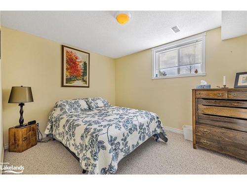 166 58Th Street S, Wasaga Beach, ON - Indoor Photo Showing Bedroom